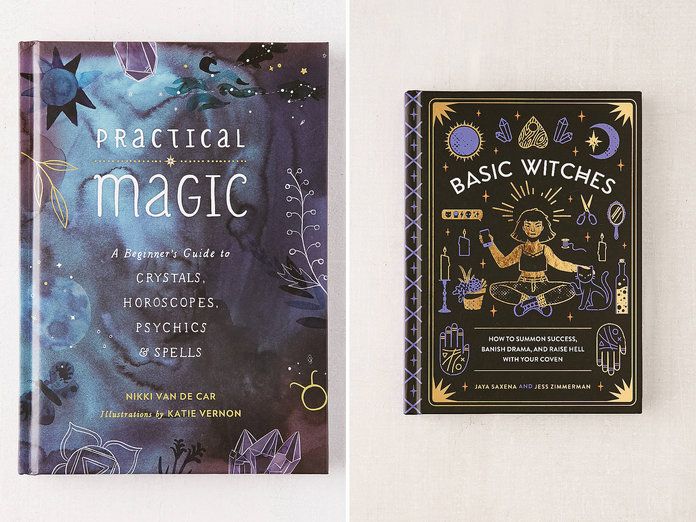 मेज़बान a Witchy Book Club 
