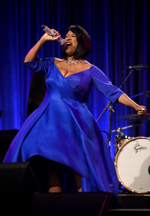 नया YORK, NY - OCTOBER 19: Patti LaBelle performs during Angel Ball 2015 hosted by Gabrielle's Angel Foundation at Cipriani Wall Street on October 19, 2015 in New York City. (Photo by Bryan Bedder/Getty Images for Gabrielle's Angel Foundation)