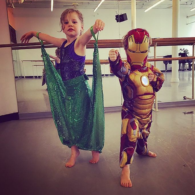 กิดเดียน and Harper Dress Up for Dance Class 