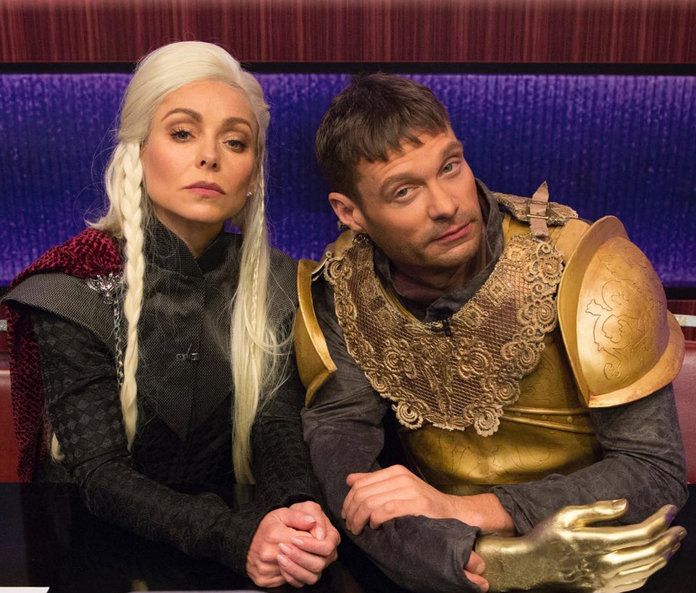 เคลลี่ Ripa and Ryan Seacrest as Daenerys Targaryen and Jaime Lannister