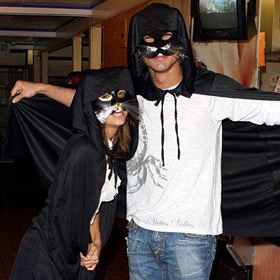 อีวา Longoria and Mario Lopez - Stars in Halloween Costumes