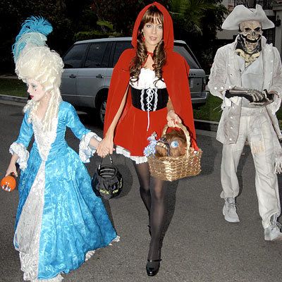 เคท Beckinsale as Little Red Riding Hood - Stars in Halloween Costumes
