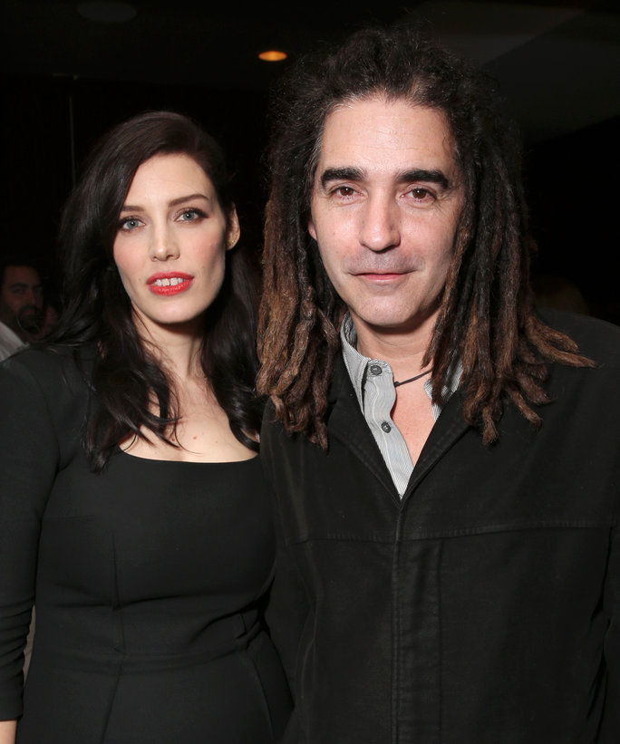 अभिनेत्री Jessica Pare (L) and musician John Kastner attend a 