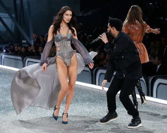 बेला Hadid and The Weeknd Came Face-to-Face on the Runway 