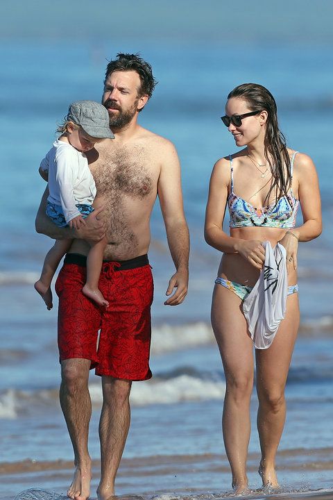 มีความสุข couple Olivia Wilde and Jason Sudeikis spend a day at the beach with their son Otis Sudeikis in Maui, Hawaii on December 13, 2015.
