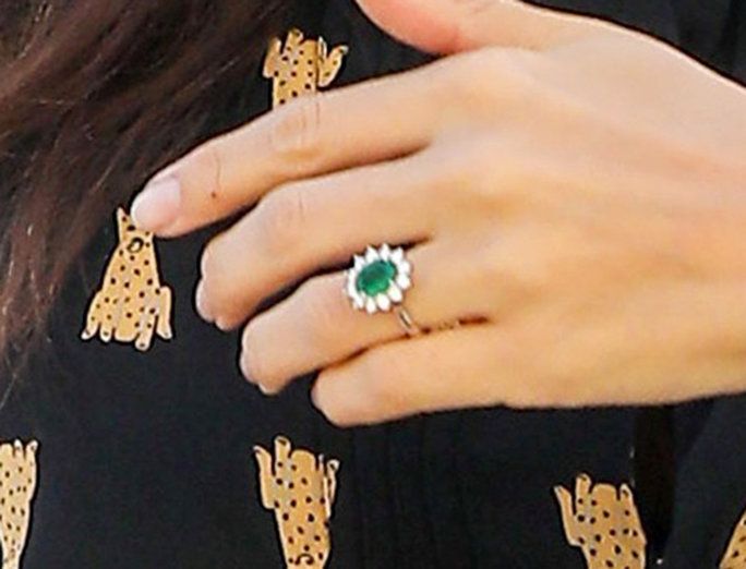 इरीना Shayk Engagement Ring Embed 