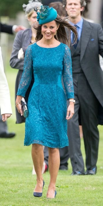 पिप्पा Best Outfits - teal lace dress