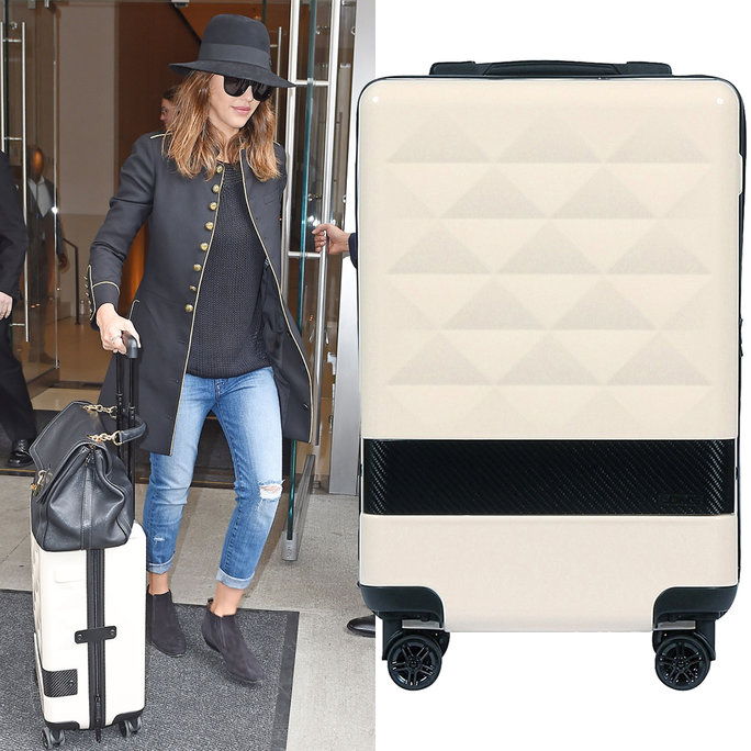 जेसिका Alba with LOMS luggage
