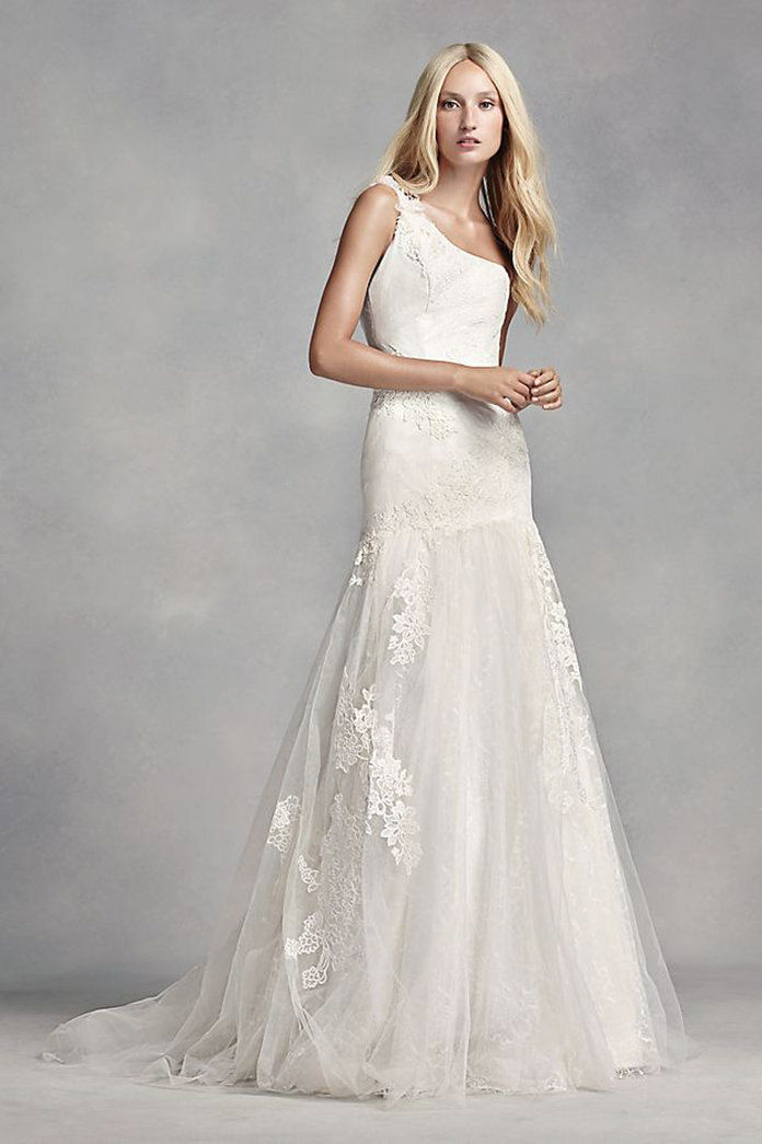 सफेद by Vera Wang One Shoulder Lace Wedding Dress