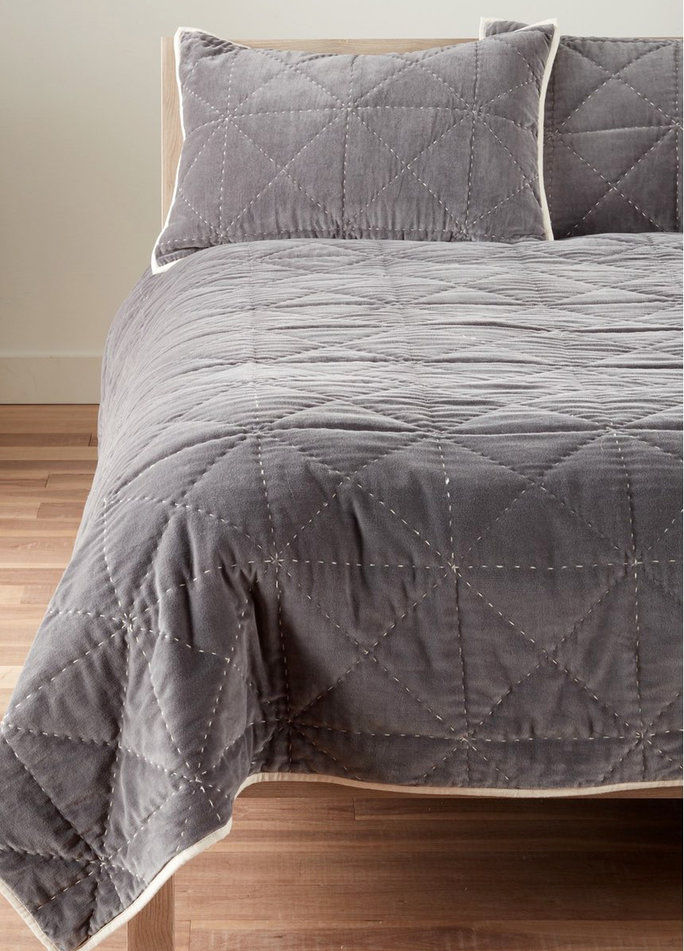नॉर्डस्ट्रॉम at Home 'Davie' Velvet Comforter