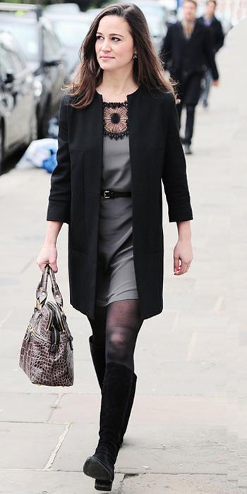 पिप्पा Middleton - lace-trimmed dress and black coat