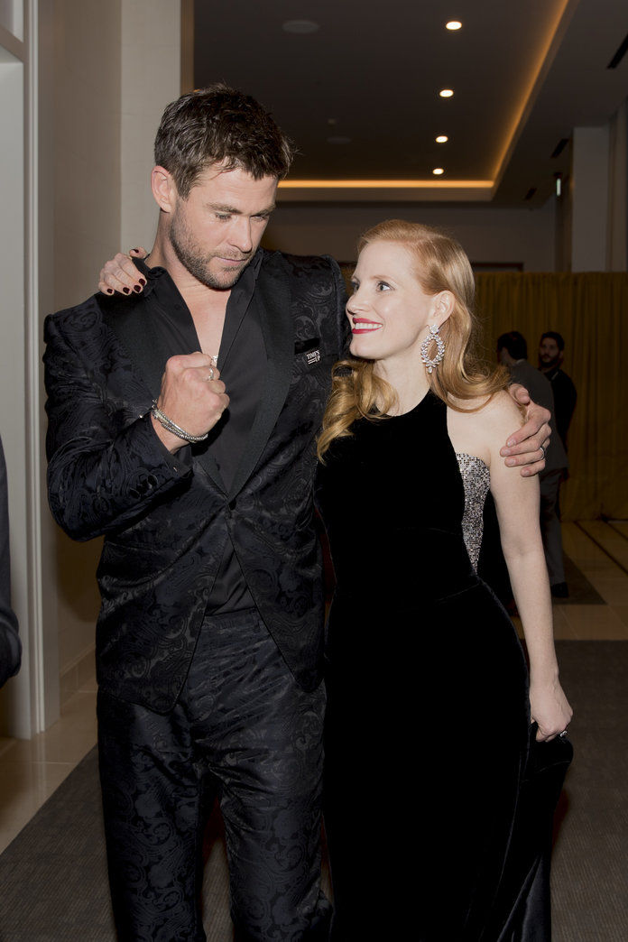 क्रिस Hemsworth and Jessica Chastain 