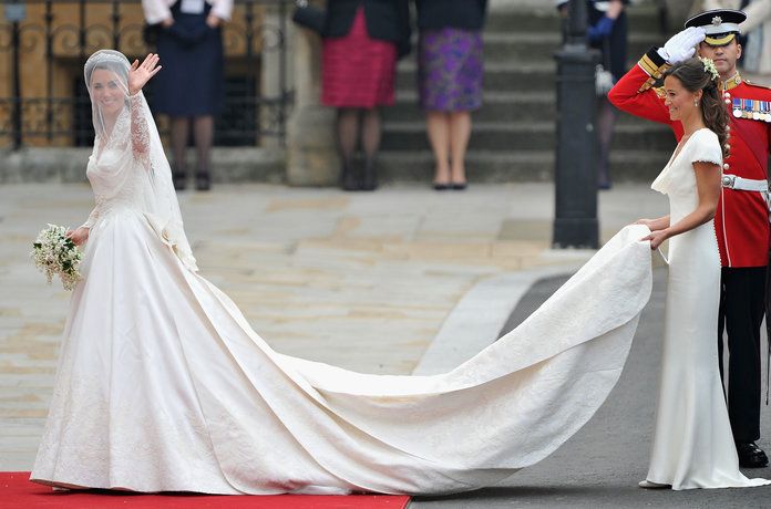 หลวง Wedding - Wedding Guests And Party Make Their Way To Westminster Abbey