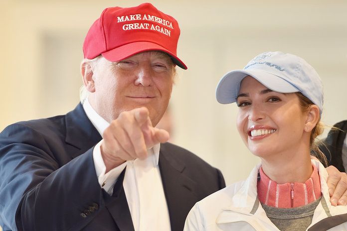 रिपब्लिकन Presidential Candidate Donald Trump Visits His Scottish Golf Course