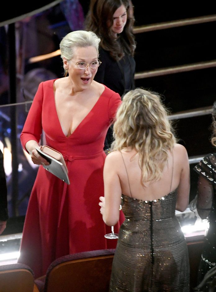 เมอรีล Streep and Jennifer Lawrence embed