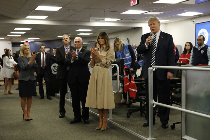 ประธาน Trump and First Lady Melania Trump Attend Hurricane Briefing at FEMA