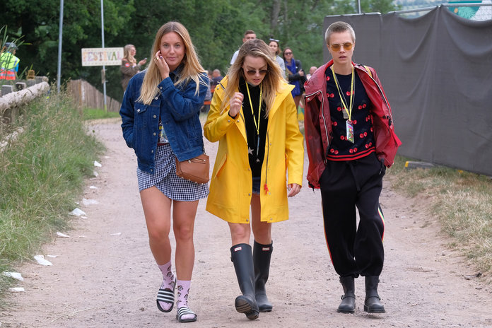 में पढ़ता day one of Glastonbury on June 23, 2017 in Glastonbury, England.