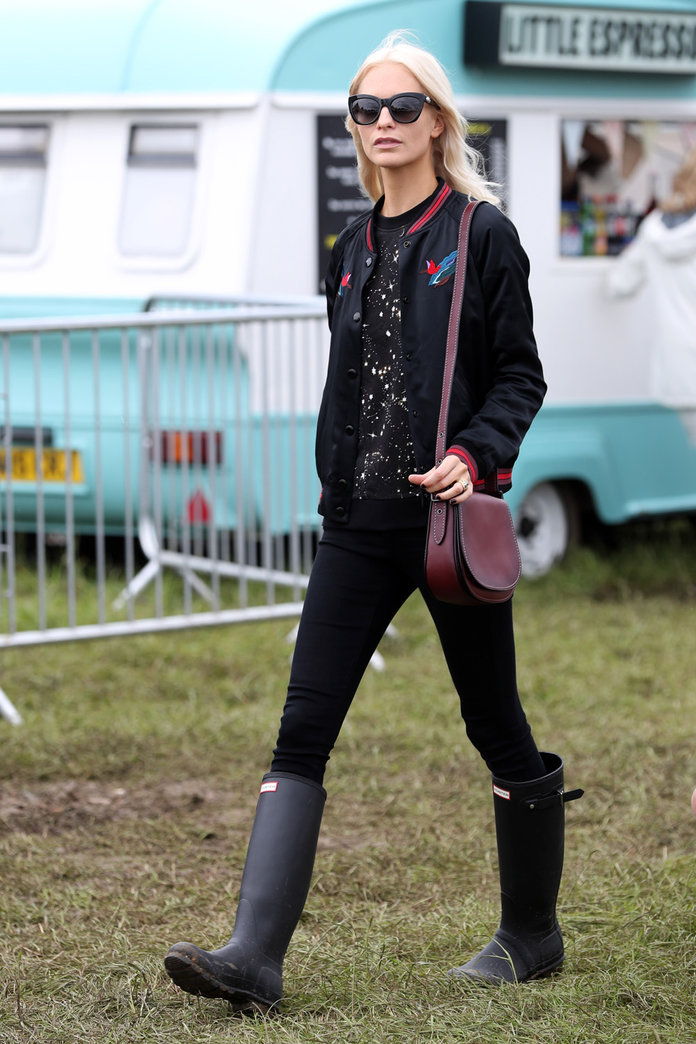 पोस्ता Delevingne Wearing Coach At Glastonbury 2016